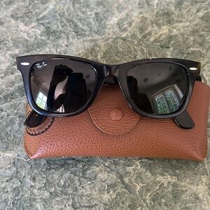 RayBan Wayfarer Sunglasses Tortoise